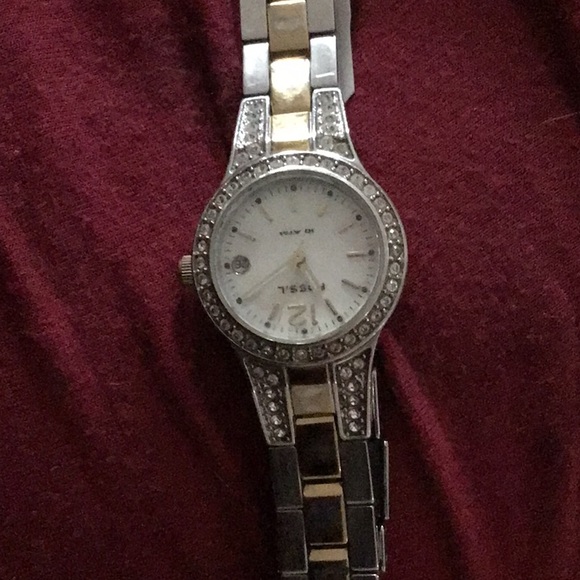 Silver and Gold Fossil Watch: A Timeless Blend of Elegance - Picture 6 of 10